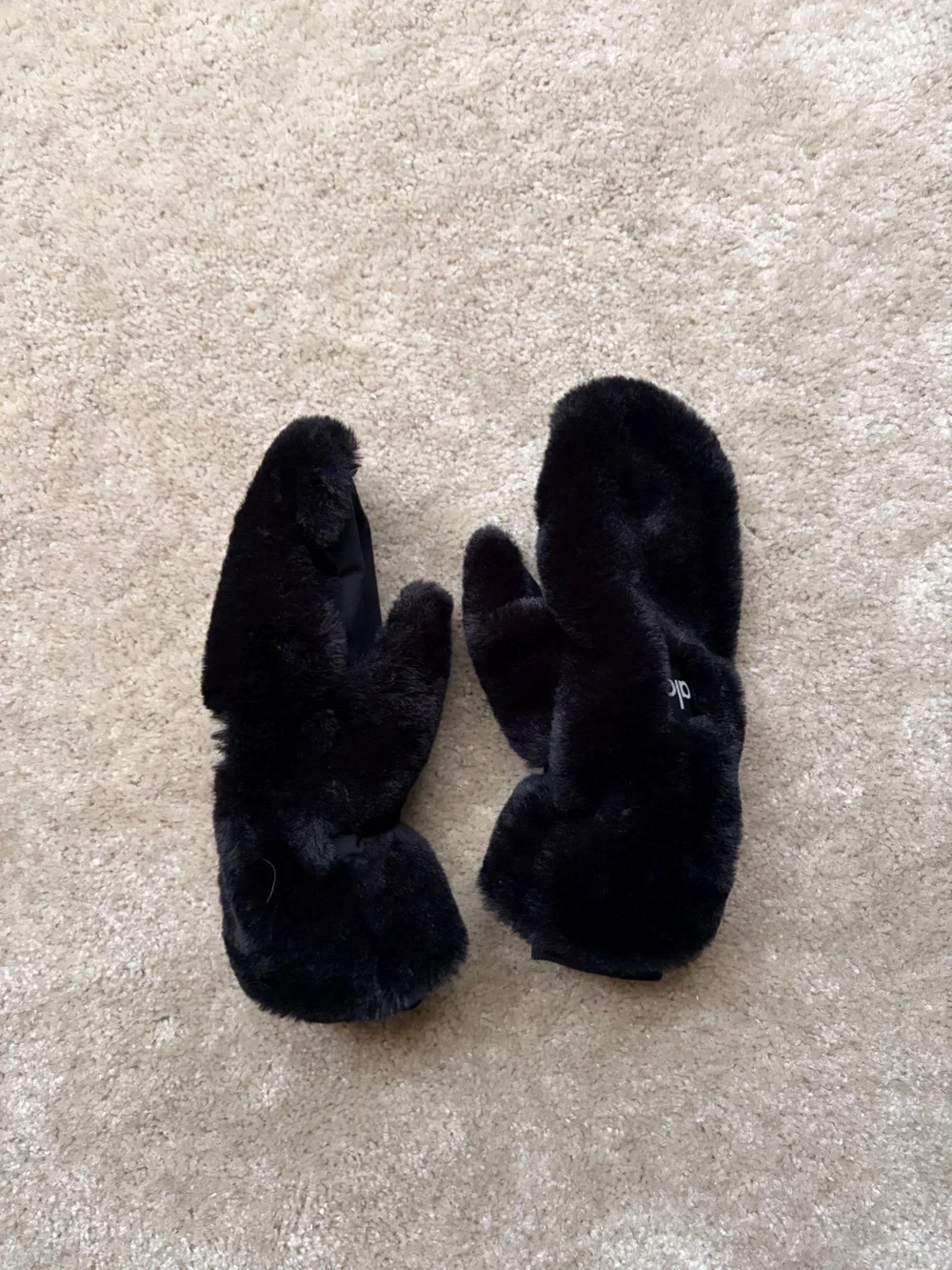Alo Mittens